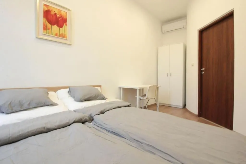 Elegant Downtown Apartment At Kiraly 39 Budapest